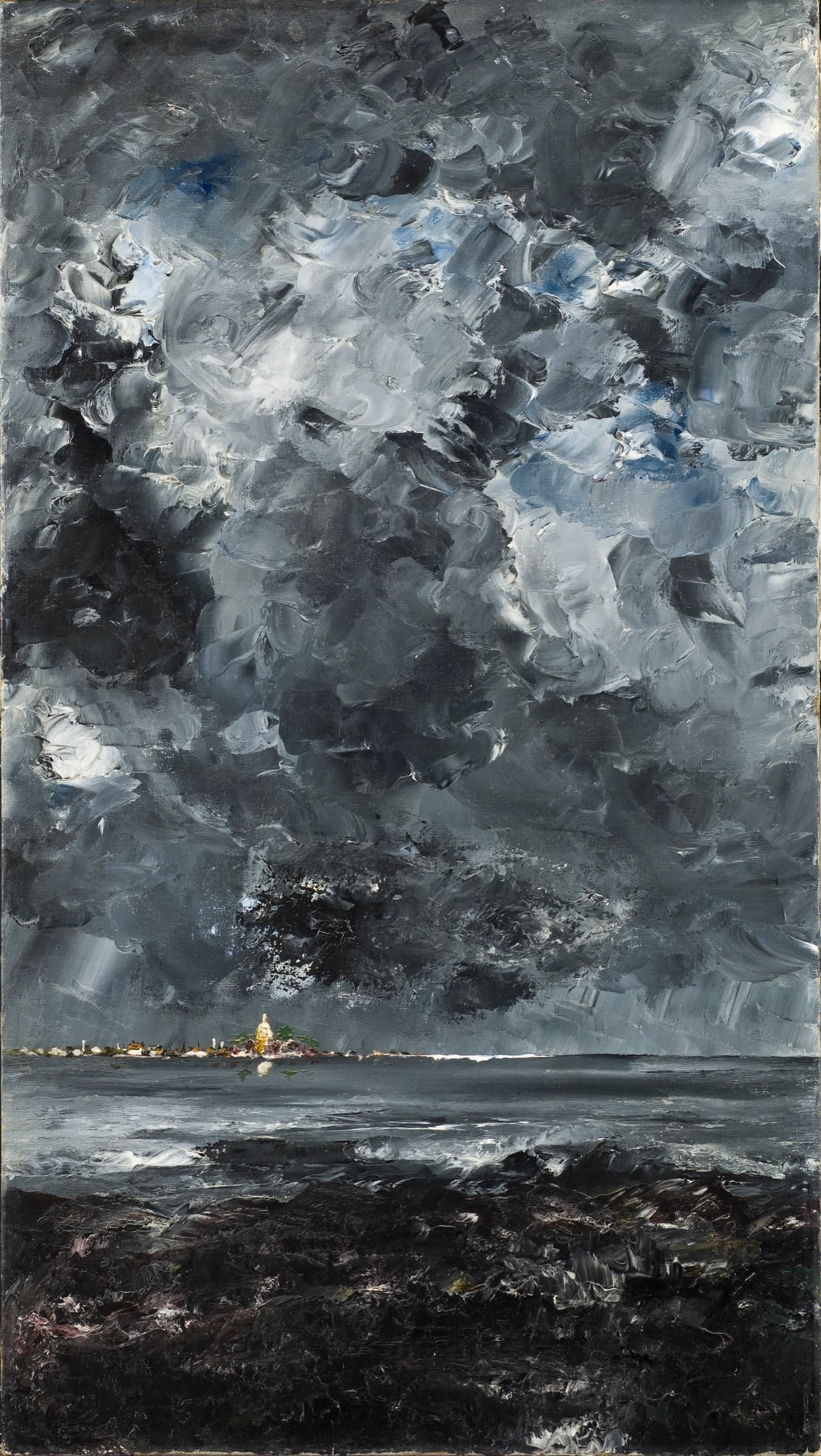 Staden av August Strindberg: en liten ljus stad bortom mörkt vatten under en väldig, färgmättad himmel.